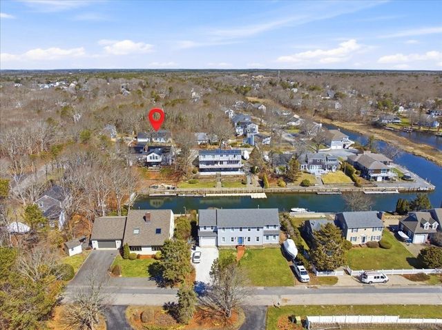 8 Canapitsit Dr, Falmouth, MA 02536