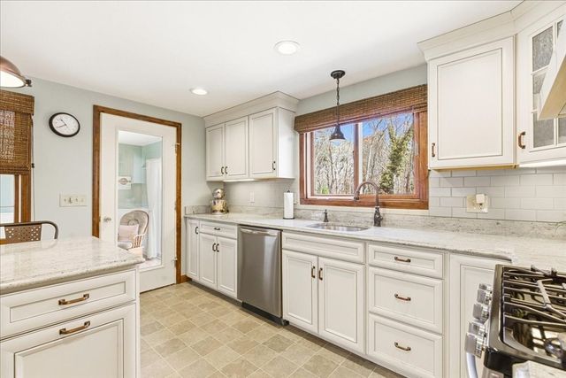 8 Canapitsit Dr, Falmouth, MA 02536