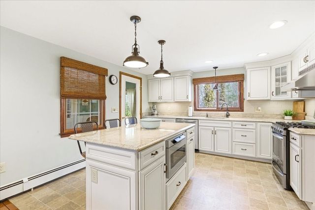 8 Canapitsit Dr, Falmouth, MA 02536