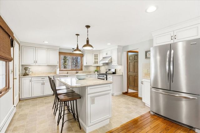 8 Canapitsit Dr, Falmouth, MA 02536