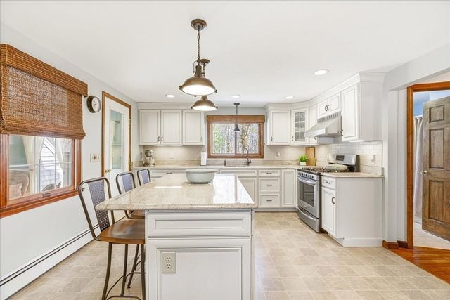 8 Canapitsit Dr, Falmouth, MA 02536