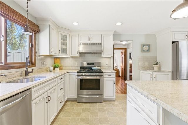 8 Canapitsit Dr, Falmouth, MA 02536