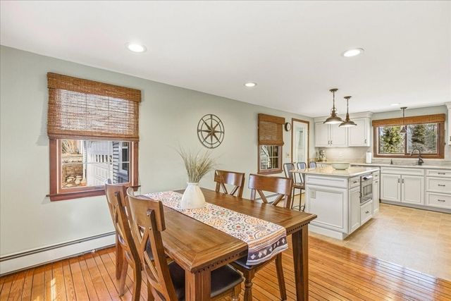 8 Canapitsit Dr, Falmouth, MA 02536