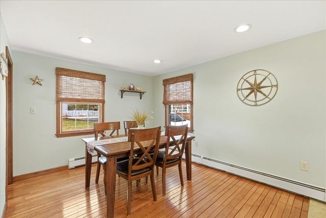 8 Canapitsit Dr, Falmouth, MA 02536