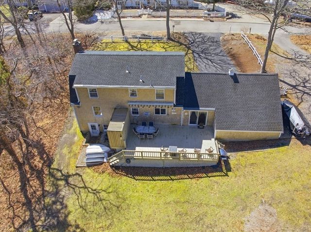 8 Canapitsit Dr, Falmouth, MA 02536