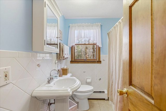 8 Canapitsit Dr, Falmouth, MA 02536