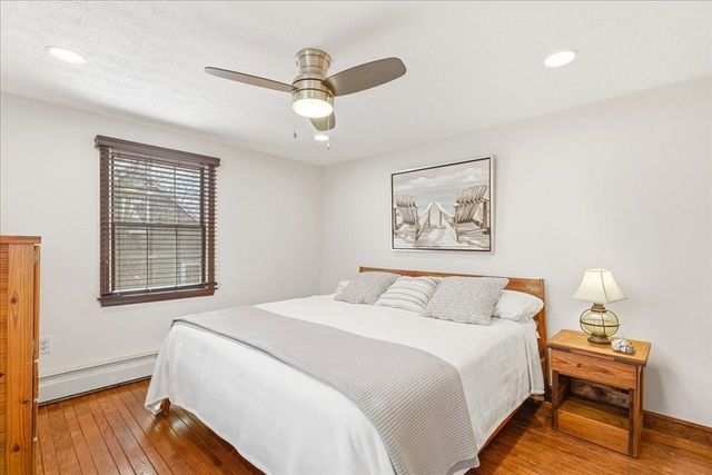 8 Canapitsit Dr, Falmouth, MA 02536
