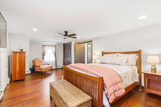 8 Canapitsit Dr, Falmouth, MA 02536