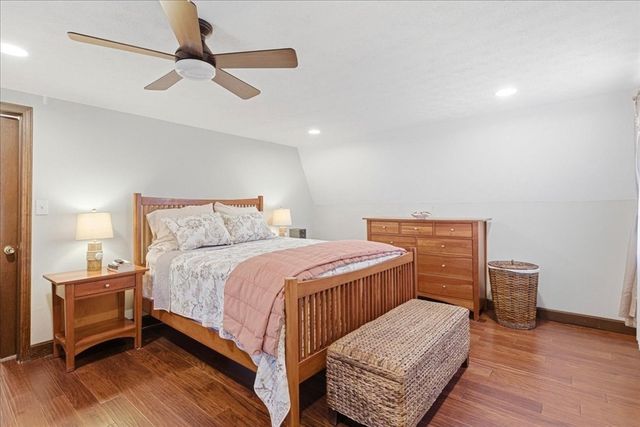 8 Canapitsit Dr, Falmouth, MA 02536