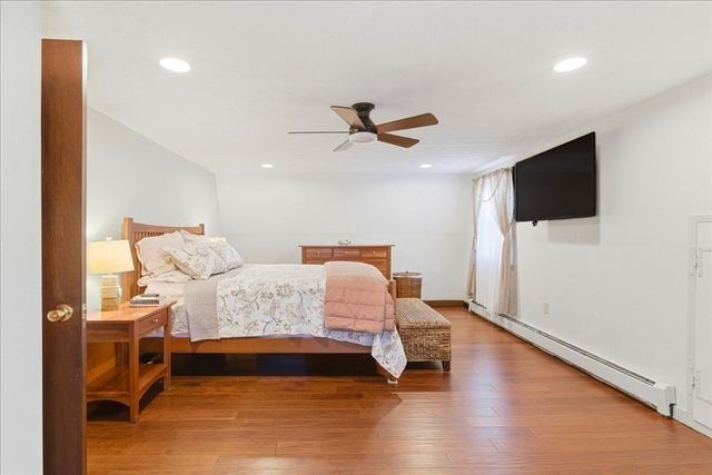 8 Canapitsit Dr, Falmouth, MA 02536