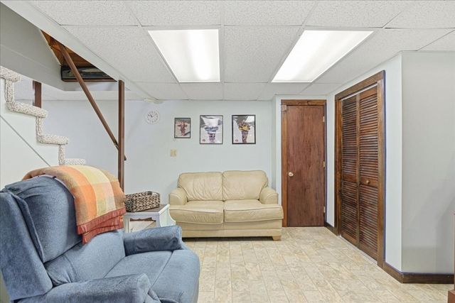 8 Canapitsit Dr, Falmouth, MA 02536