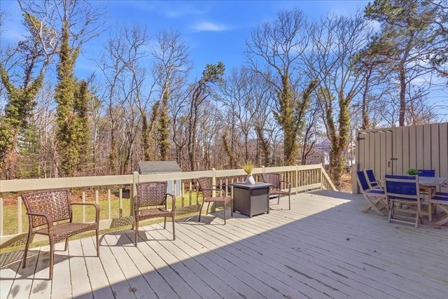 8 Canapitsit Dr, Falmouth, MA 02536