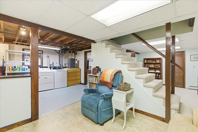 8 Canapitsit Dr, Falmouth, MA 02536