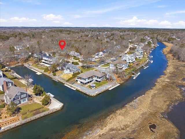 8 Canapitsit Dr, Falmouth, MA 02536