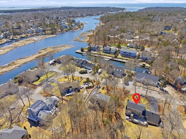 8 Canapitsit Dr, Falmouth, MA 02536