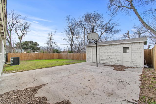 2409 Skyline Drive, Sansom Park, TX 76114