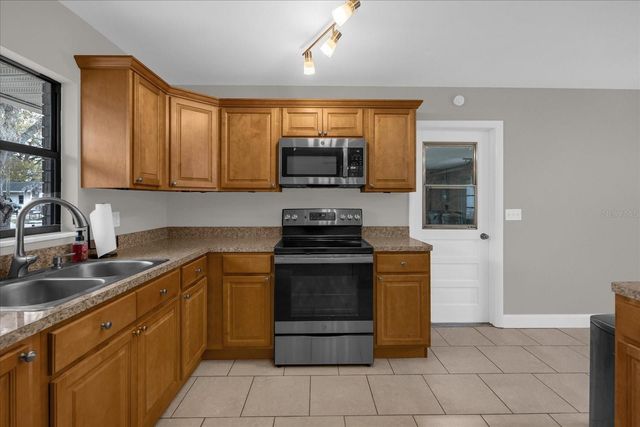 1002 SPIRIT LAKE ROAD, Winter Haven, FL 33880