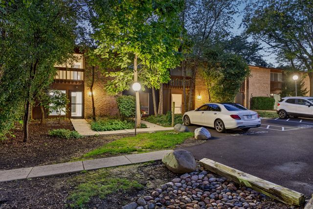 5931 Meadow Drive 157A, Lisle, IL 60532