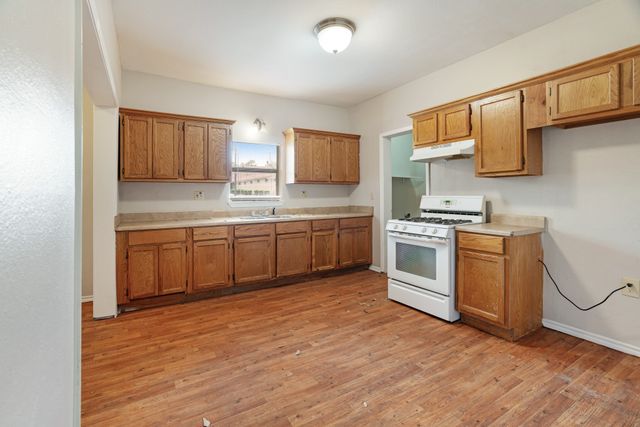 1358 Bonham St, Paris, TX 75460