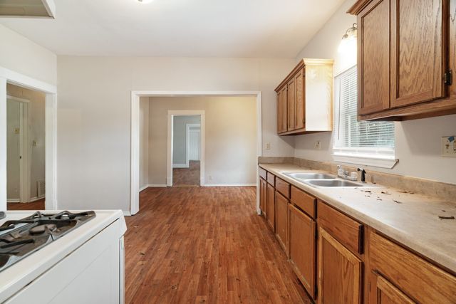 1358 Bonham St, Paris, TX 75460