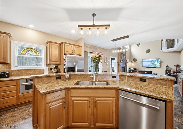253 Anne Marie Court, Hinckley, OH 44233