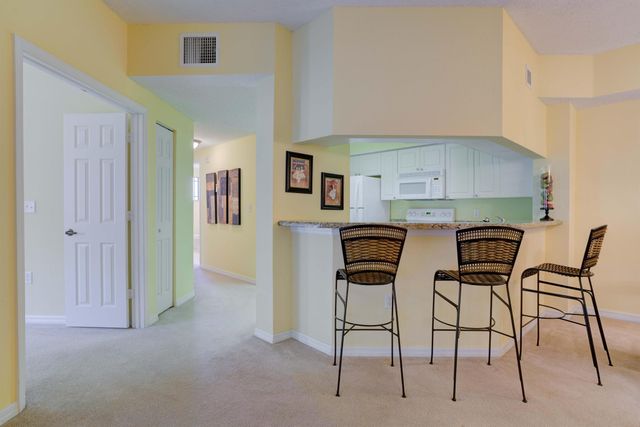 3020 Alcazar Place 207, Palm Beach Gardens, FL 33410