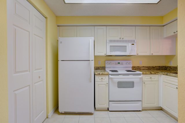 3020 Alcazar Place 207, Palm Beach Gardens, FL 33410