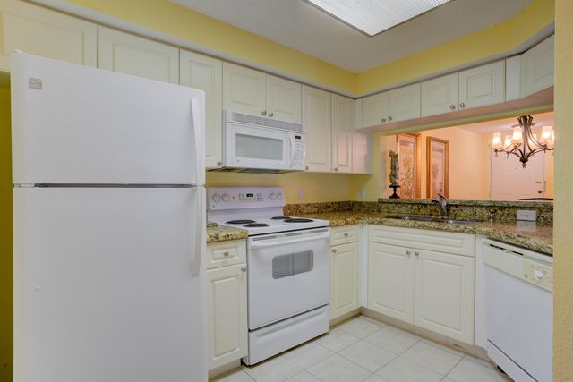 3020 Alcazar Place 207, Palm Beach Gardens, FL 33410