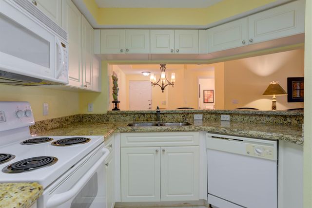 3020 Alcazar Place 207, Palm Beach Gardens, FL 33410