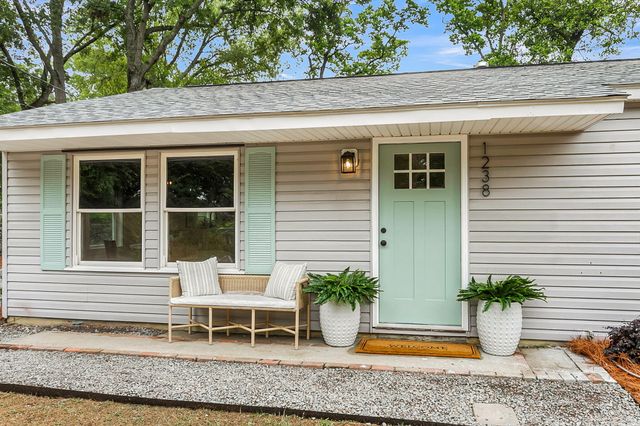 1238 Hawthorne Circle, Hanahan, SC 29410
