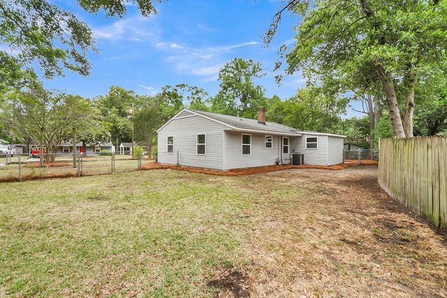 1238 Hawthorne Circle, Hanahan, SC 29410
