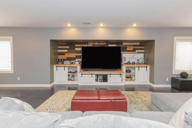 2411 BRANDALIN, Newburgh, IN 47630