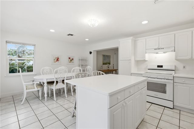 725 Dahlia Lane, Vero Beach, FL 32963