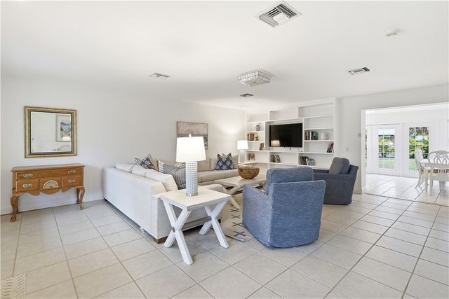 725 Dahlia Lane, Vero Beach, FL 32963