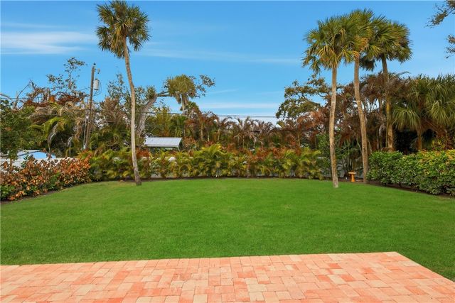 725 Dahlia Lane, Vero Beach, FL 32963