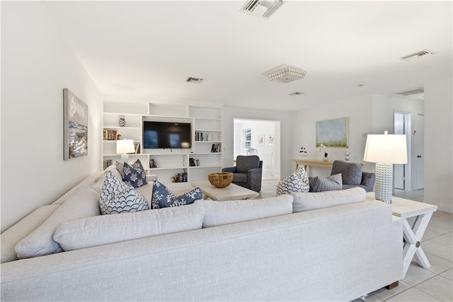 725 Dahlia Lane, Vero Beach, FL 32963