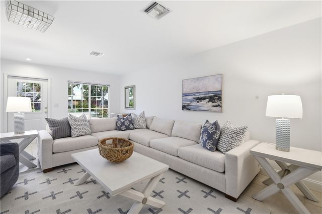 725 Dahlia Lane, Vero Beach, FL 32963