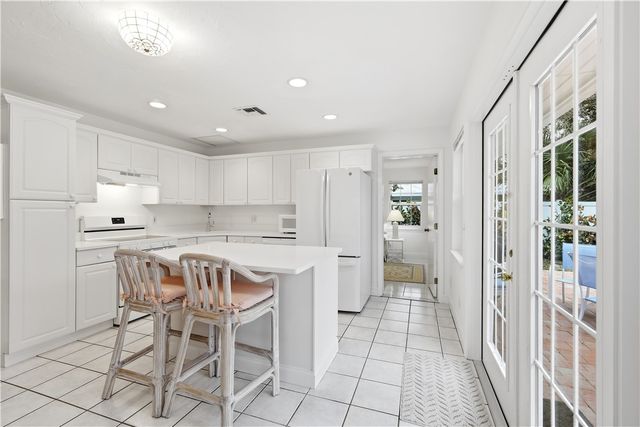 725 Dahlia Lane, Vero Beach, FL 32963