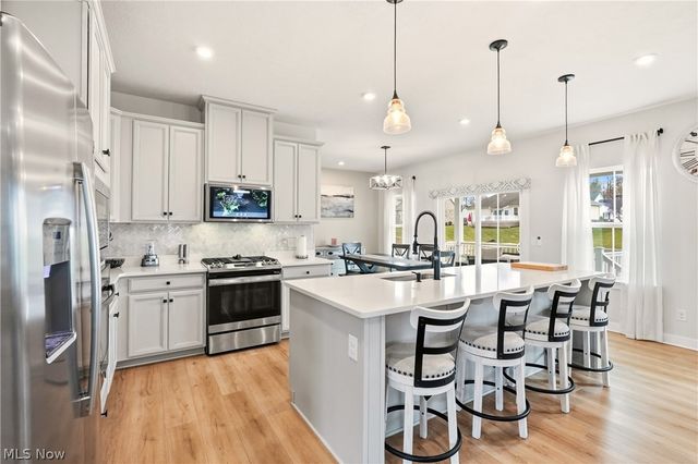 1404 Southbrook Circle NE, Canton, OH 44721