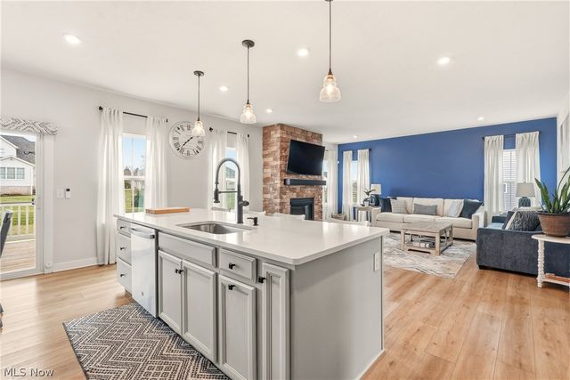 1404 Southbrook Circle NE, Canton, OH 44721