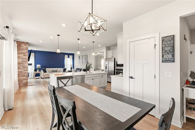 1404 Southbrook Circle NE, Canton, OH 44721