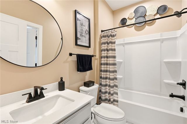 1404 Southbrook Circle NE, Canton, OH 44721