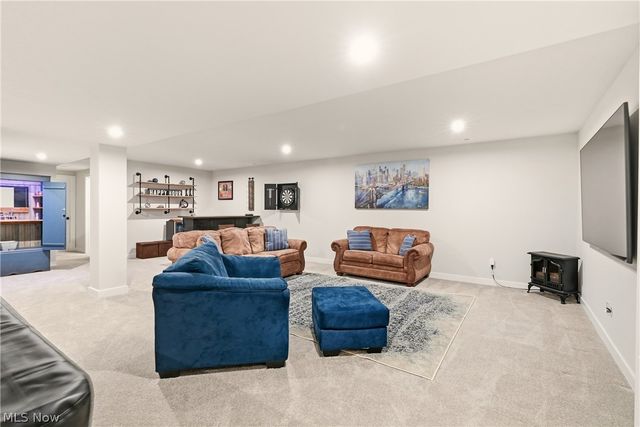 1404 Southbrook Circle NE, Canton, OH 44721