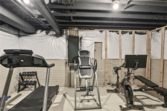 1404 Southbrook Circle NE, Canton, OH 44721