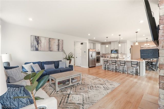 1404 Southbrook Circle NE, Canton, OH 44721