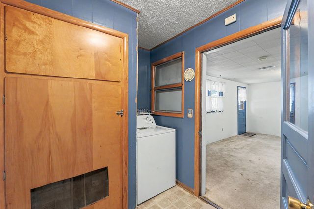1156 N Lakeview Dr, Derby, KS 67037