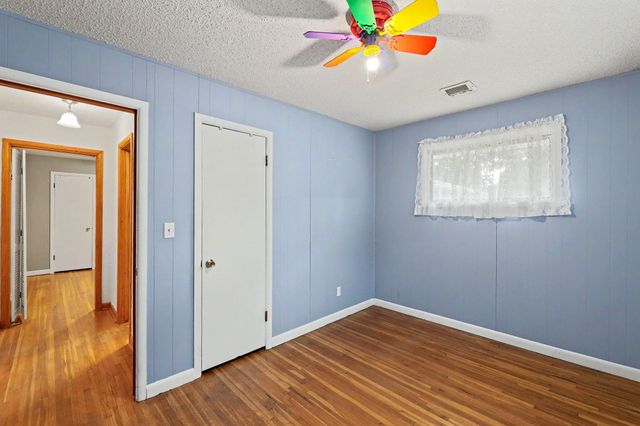 1156 N Lakeview Dr, Derby, KS 67037