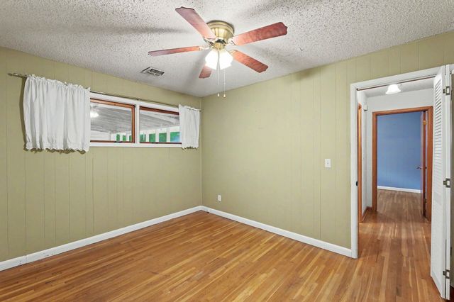 1156 N Lakeview Dr, Derby, KS 67037