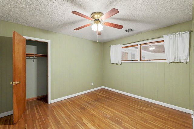 1156 N Lakeview Dr, Derby, KS 67037