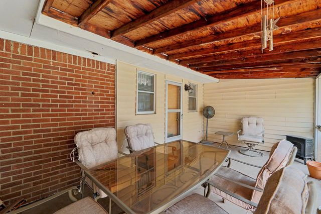 1156 N Lakeview Dr, Derby, KS 67037
